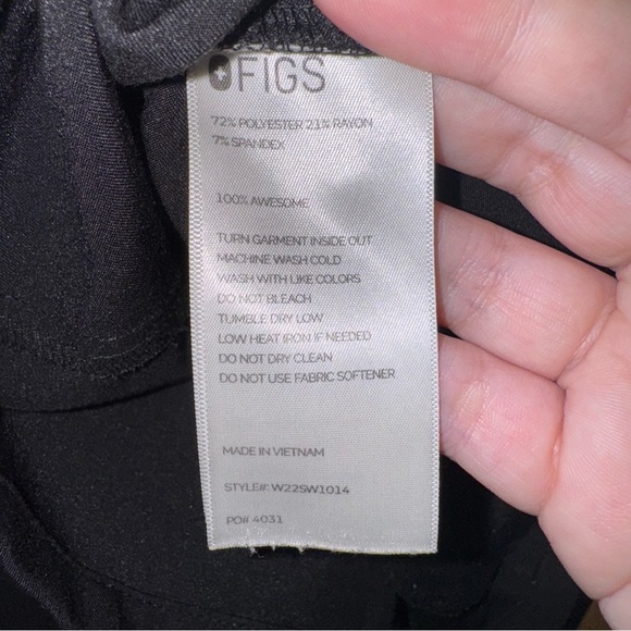 FIGS Scrubs Catarina One Pocket Scrub Top Black Size Extra Large XL - Picture 11 of 14